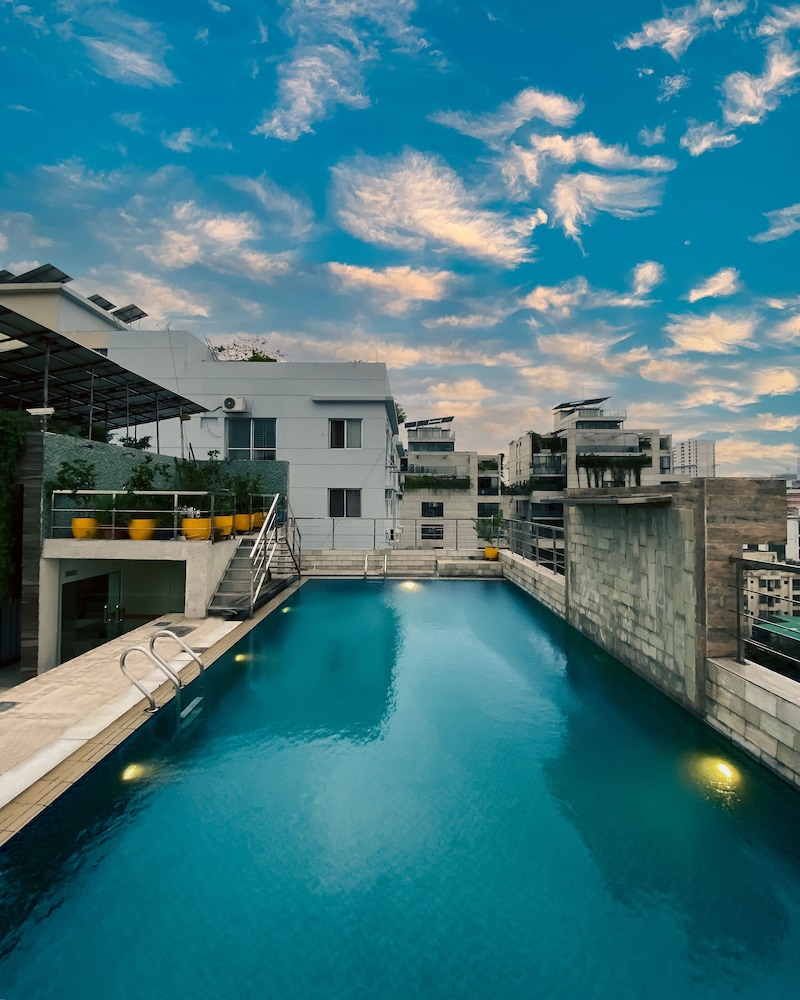 COVENTINA LAKE SUITES 62/65
