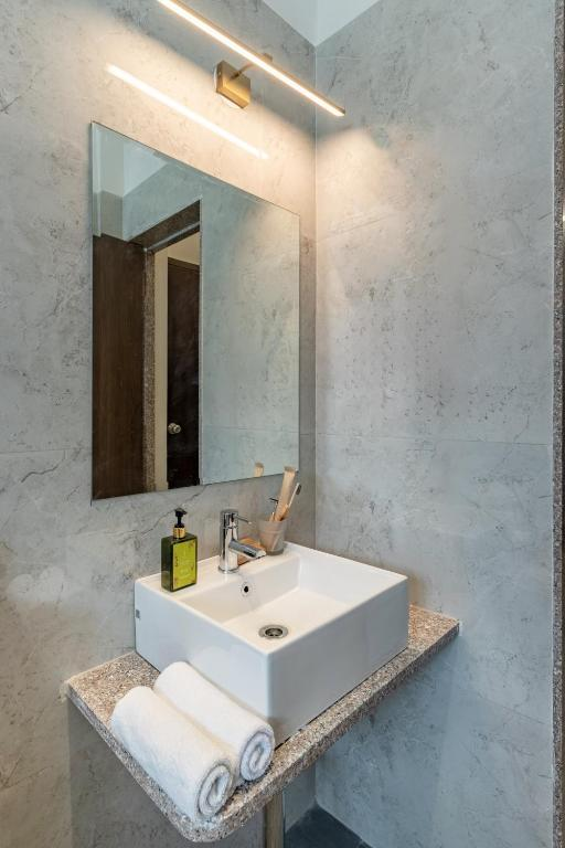 ELIVAAS Luxe 3 BHK with Pvt Pool Shourya Zenna 13/13