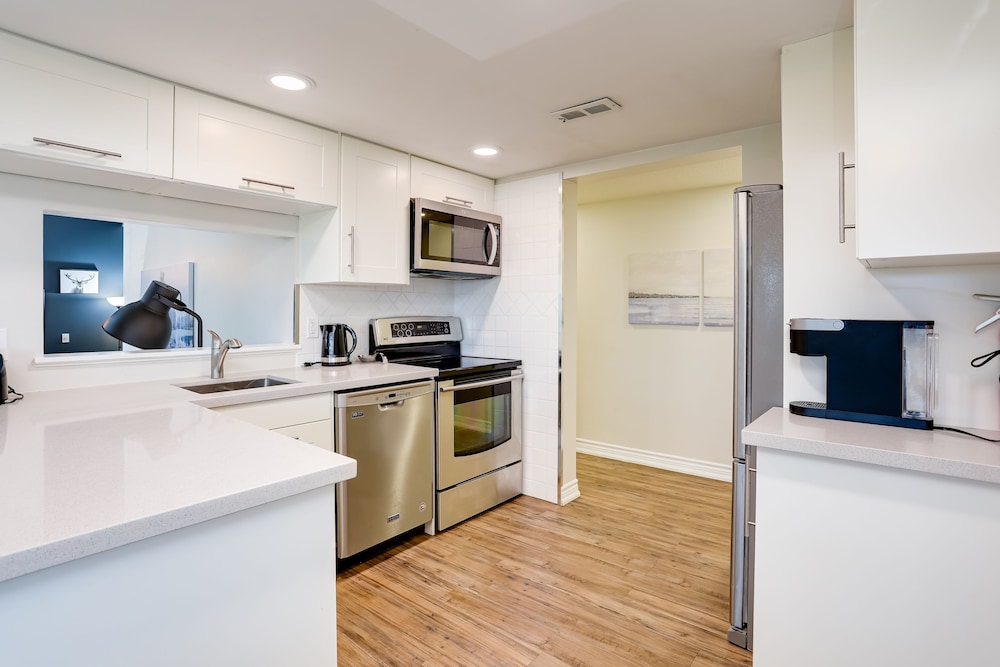 Green, 3 Queen Beds, Sofa، The Lodges At Blue Mountain Wintergreen Condos 6/10