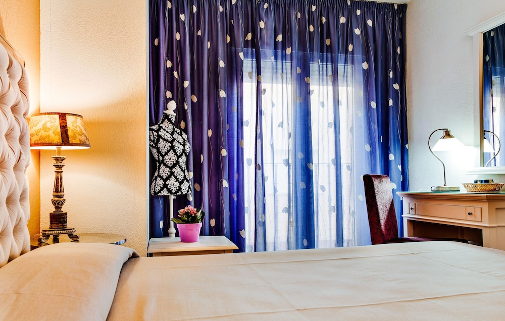 Madrid Hotel 10/73