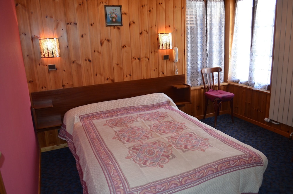Hotel Les Touristes 18/35