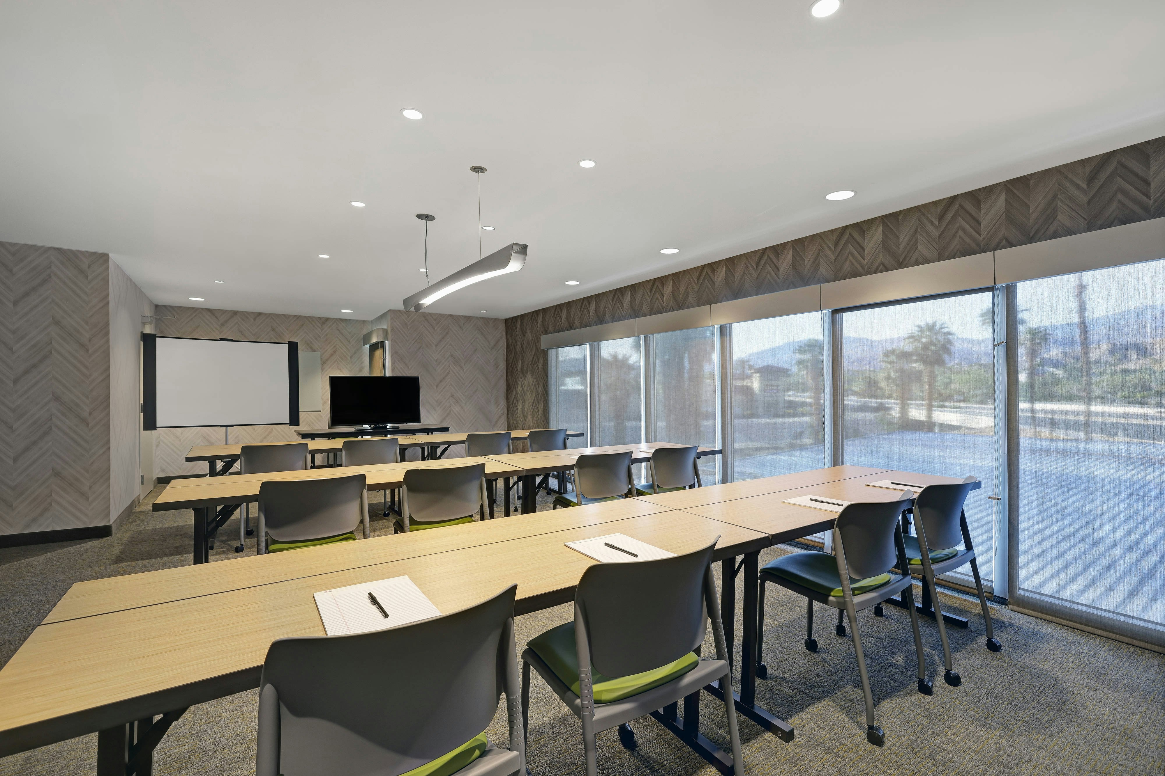 SpringHill Suites by Marriott Palm Desert 44/54