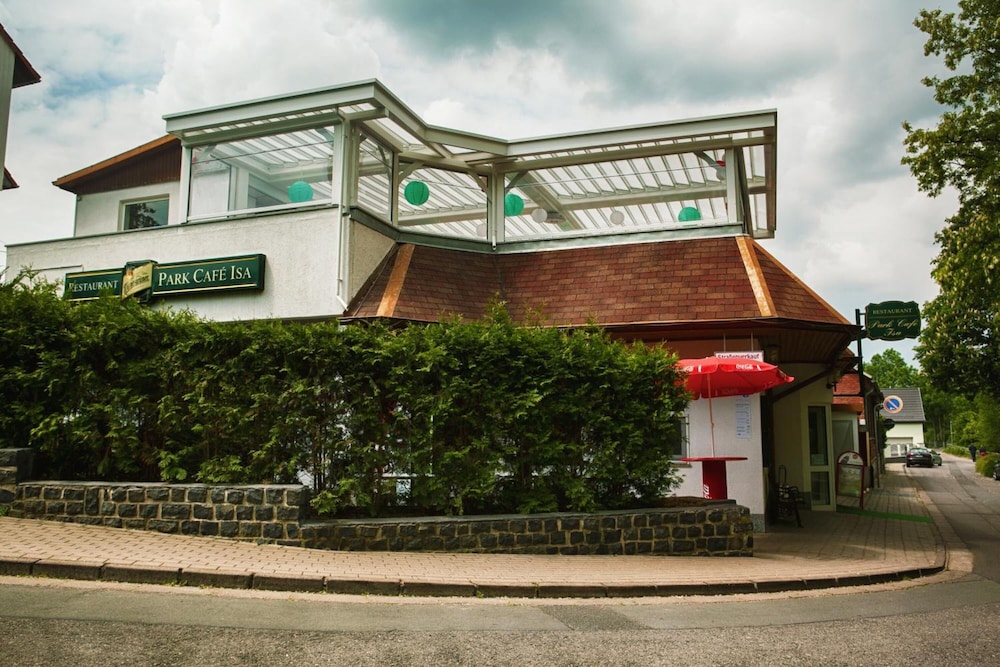 Hotel & Restaurant Park-Cafe Isa 4/50