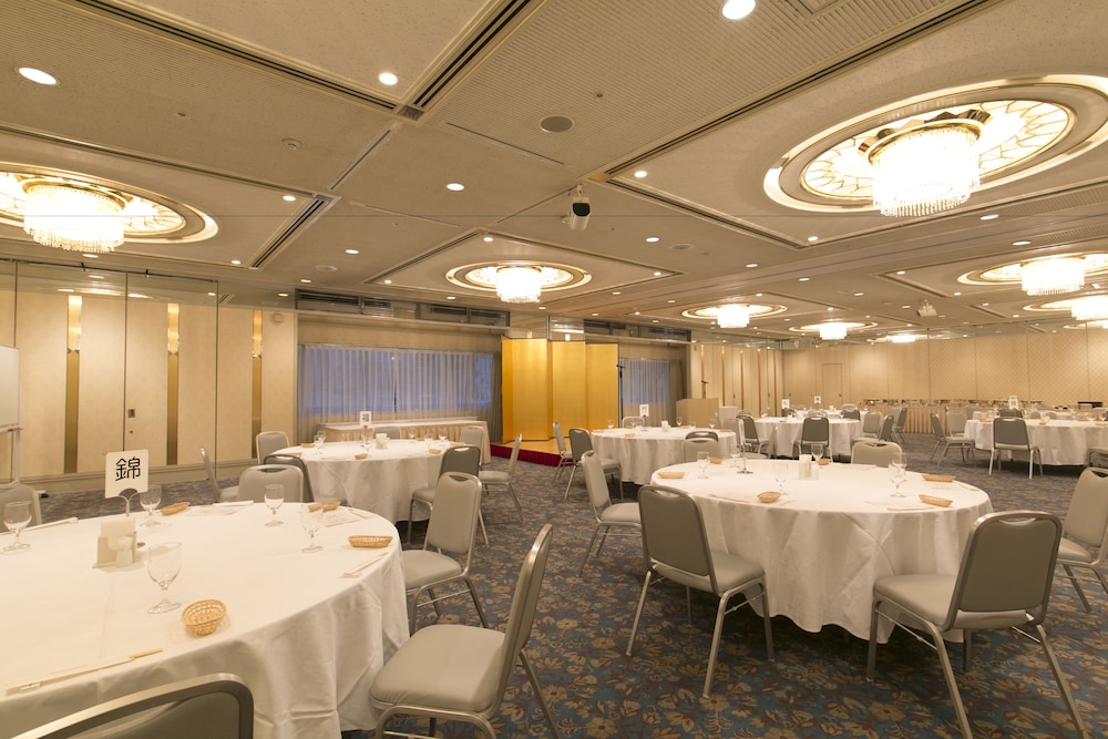 Shin Osaka Washington Hotel Plaza 44/52