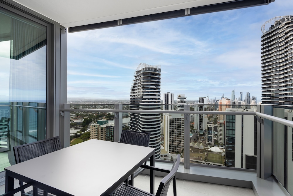 ULTIQA Signature at Broadbeach 35/50