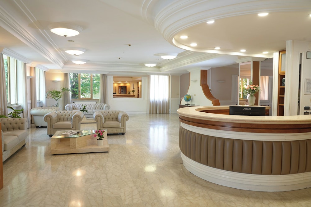 Mondial Park Hotel 7/50