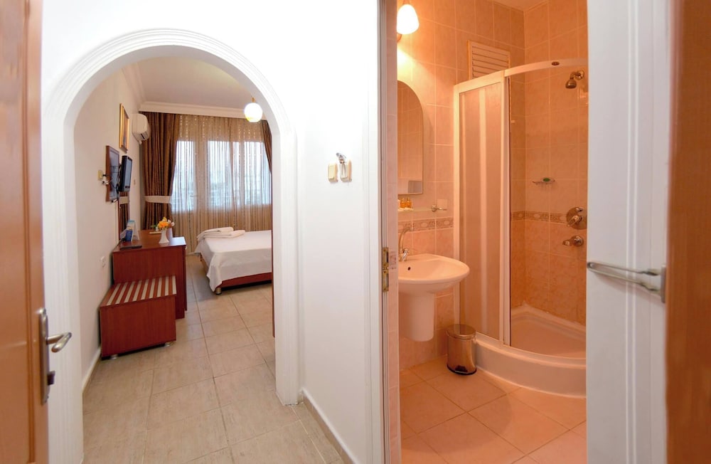 EYLUL HOTEL 50/50