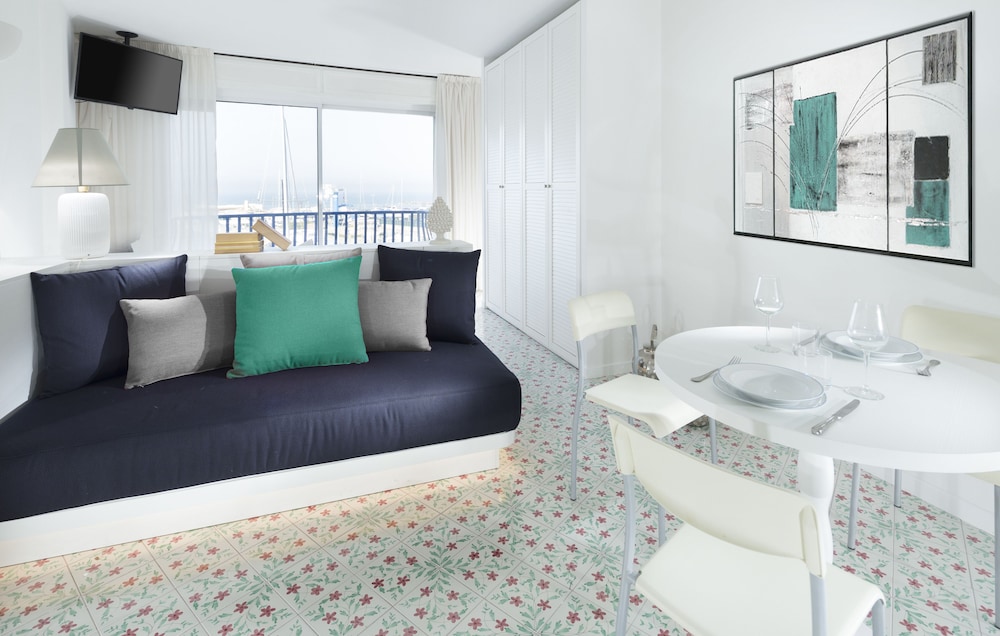 PORTOVERDE BEACH APARTMENTS 53/53