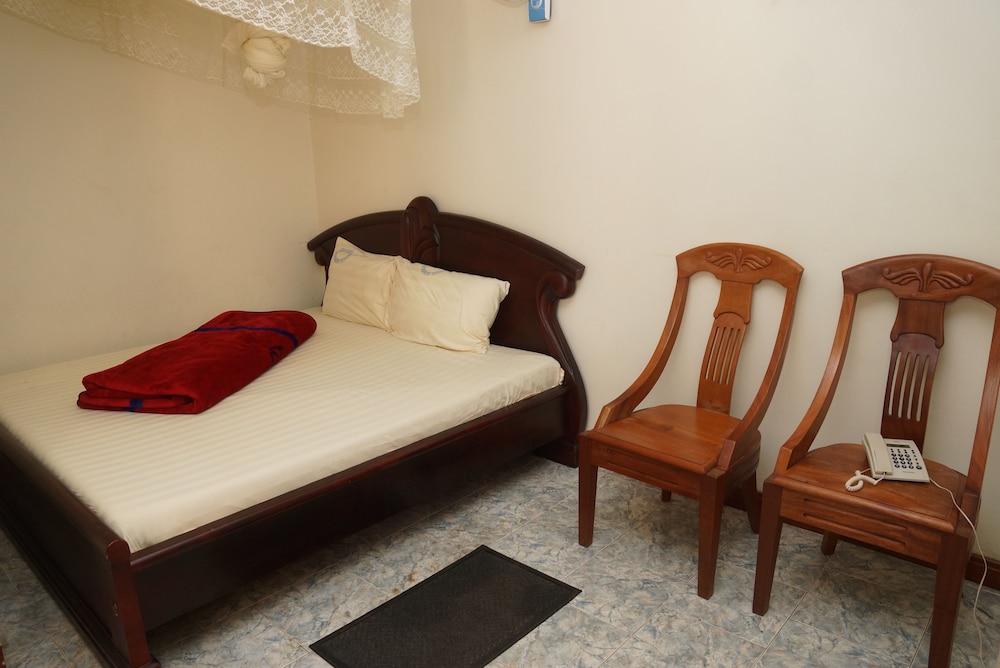 Cosmil Executive Suites 8/29
