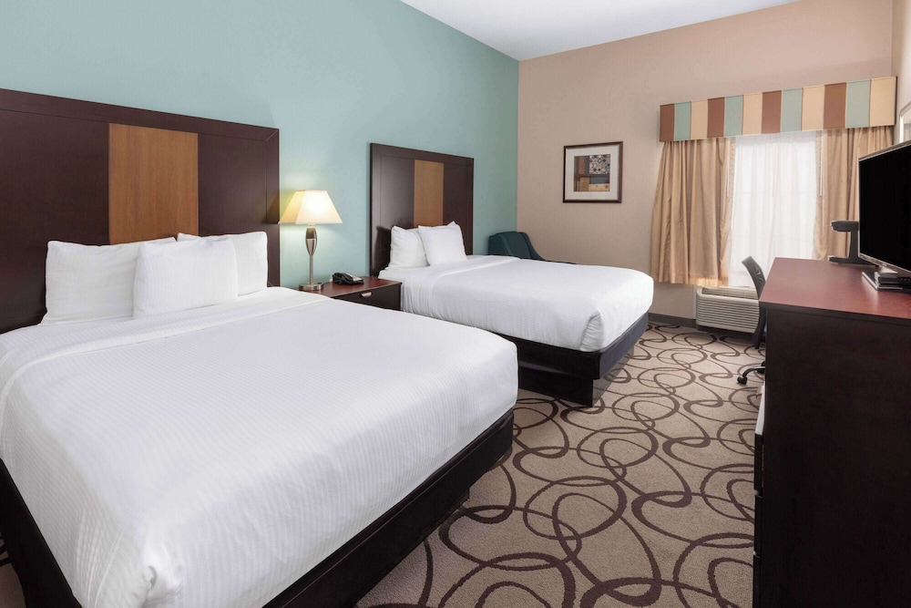 La Quinta Inn & Suites by Wyndham Fort Worth - Lake Worth 22/50