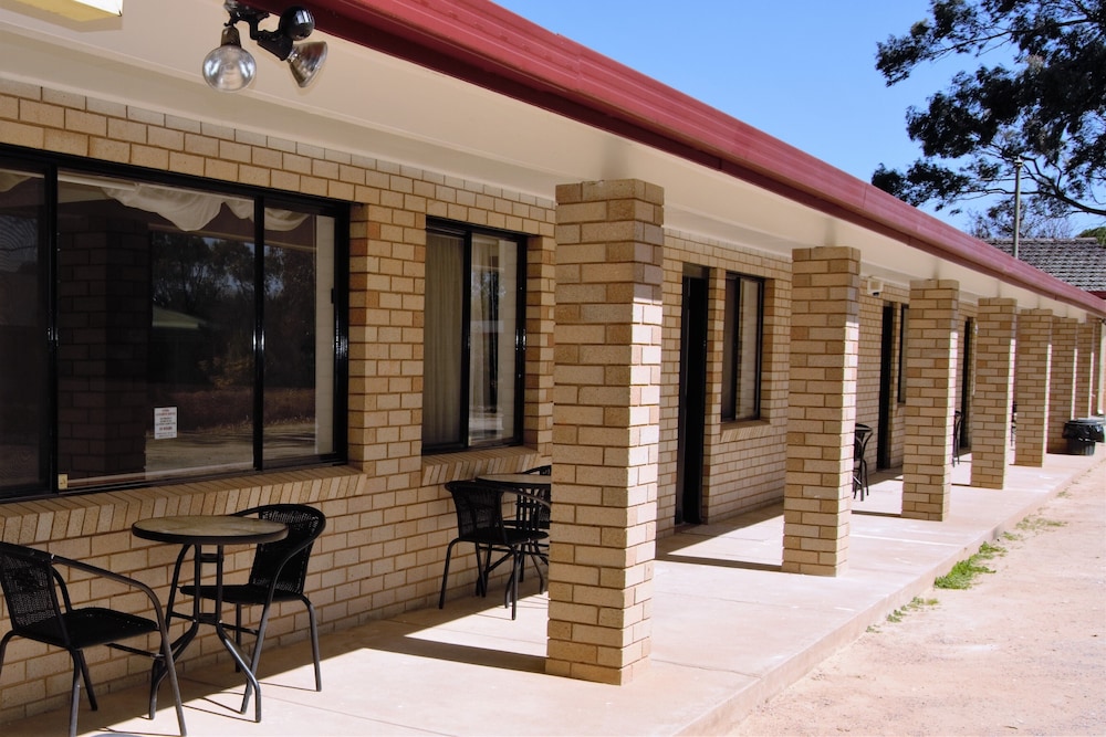 Civic Motor Inn Cowra 4/71