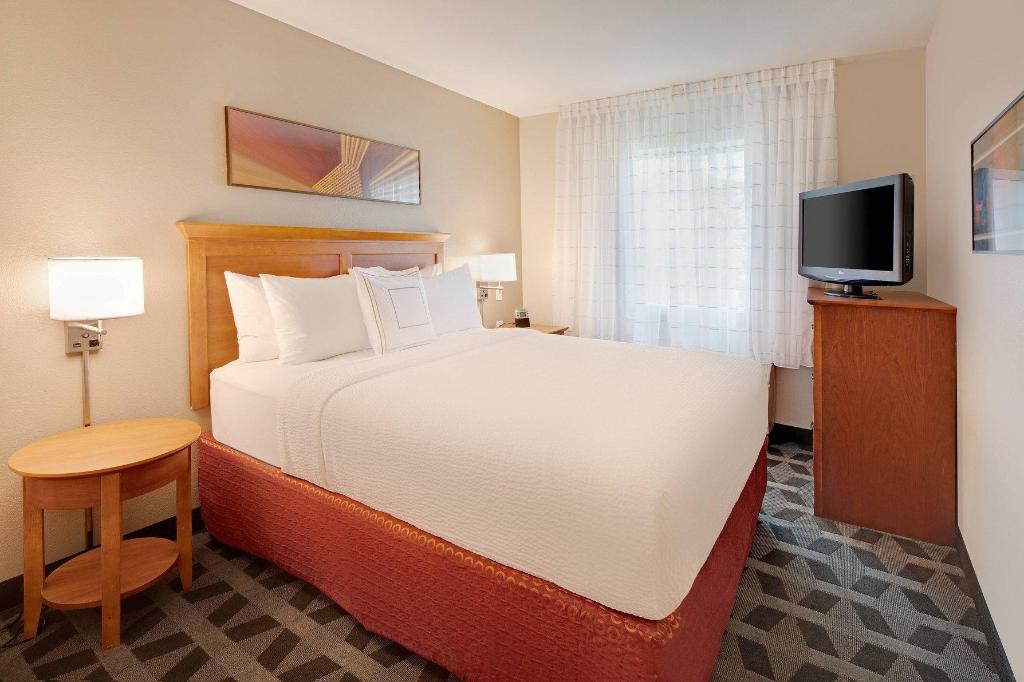 2 Bedrooms, Suite, Queen Bed, Sofa