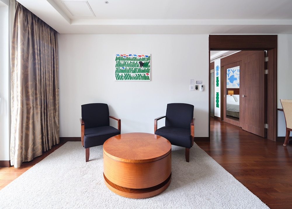 Adonis Hotel 38/58