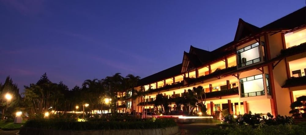 Kusuma Agrowisata Resort Convention Hotel 4/64