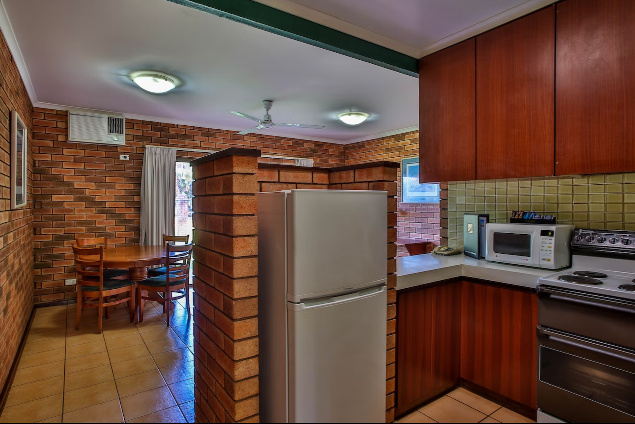 Bayside Holiday Apartments 24/28