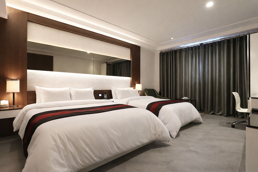 Zenith Hotel 21/63