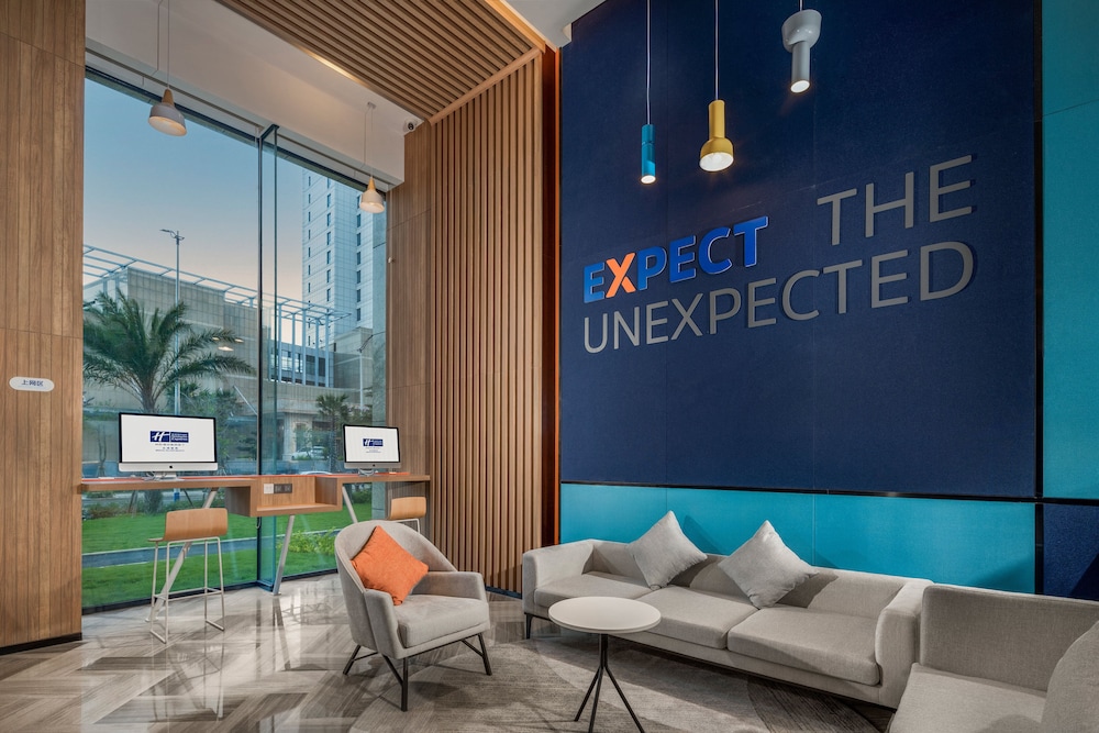 HOLIDAY INN EXPRESS Beihai Silver Beach 46/61