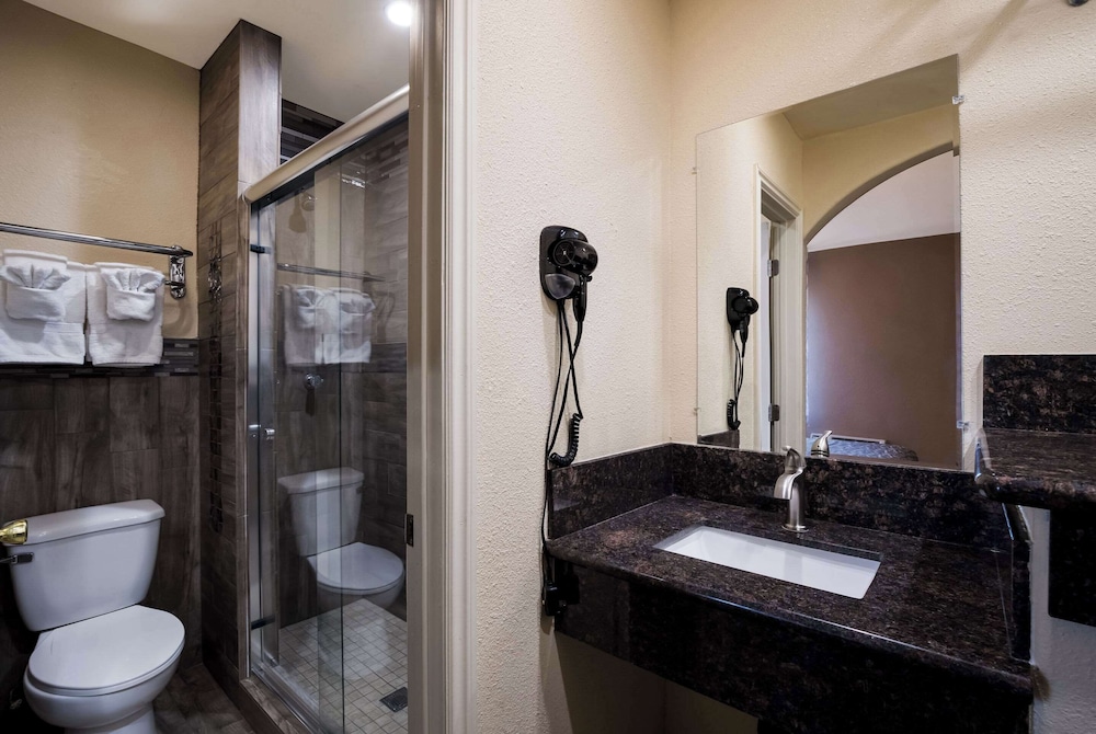 Room, Queen Bed, Rodeway Inn Near Coachella 4/6