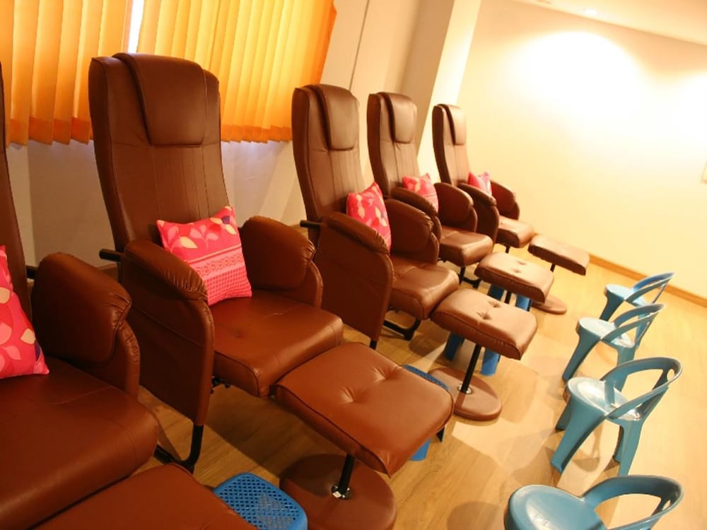 ALOHA HOTEL HAT YAI 49/66