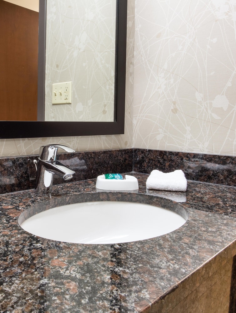 Drury Inn and Suites Kansas City Airport 33/33