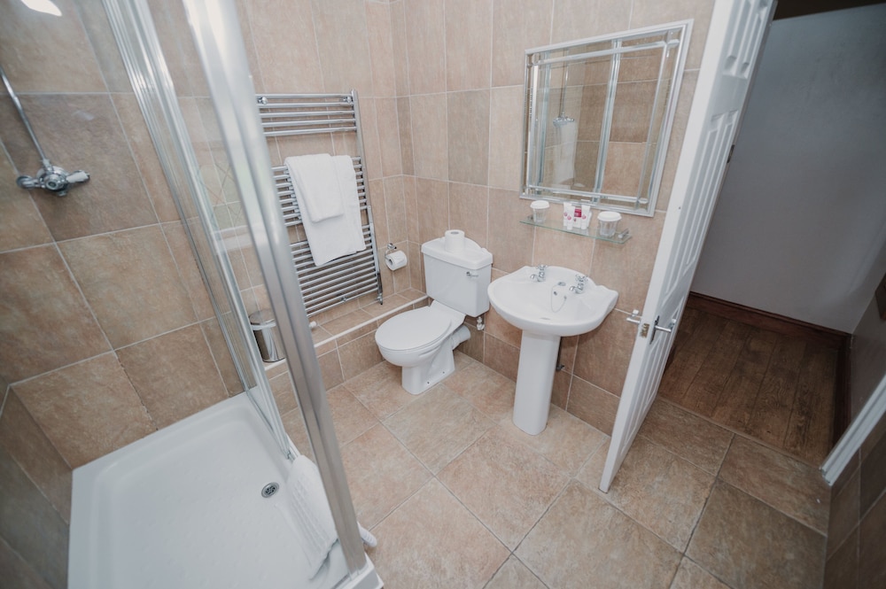 Cwrt Bleddyn Hotel & Spa 41/42