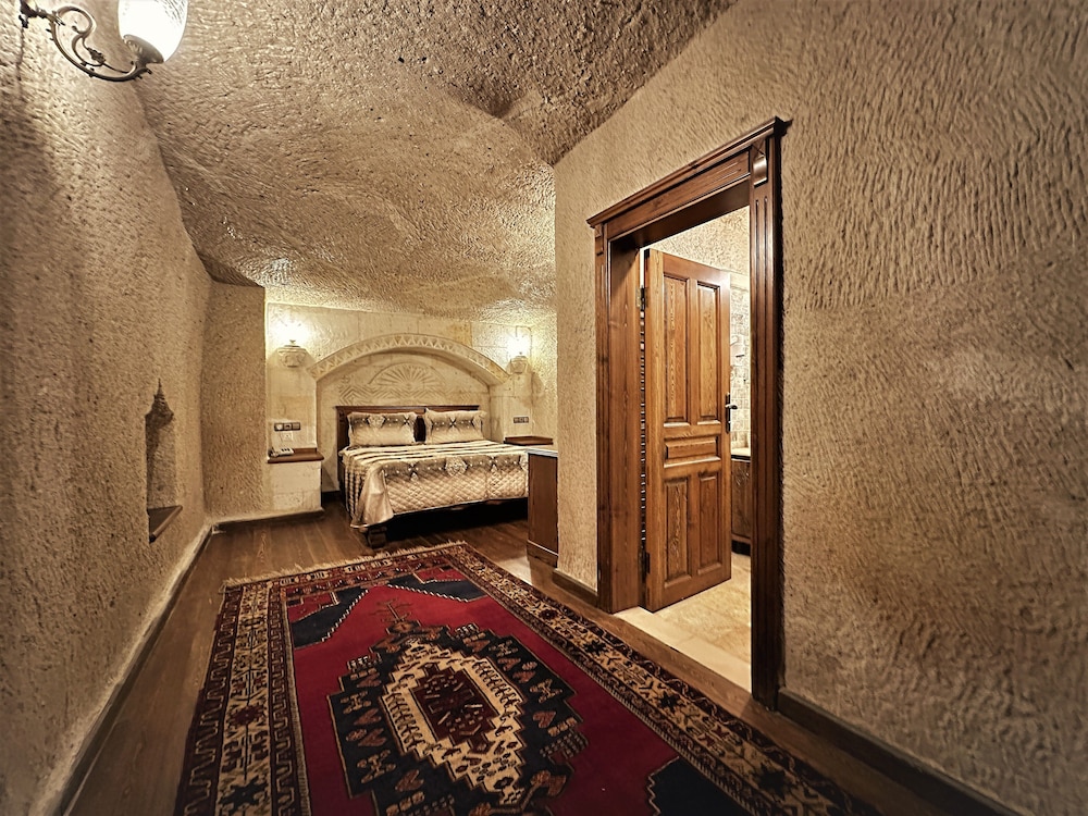 Stone House Cave 25/65