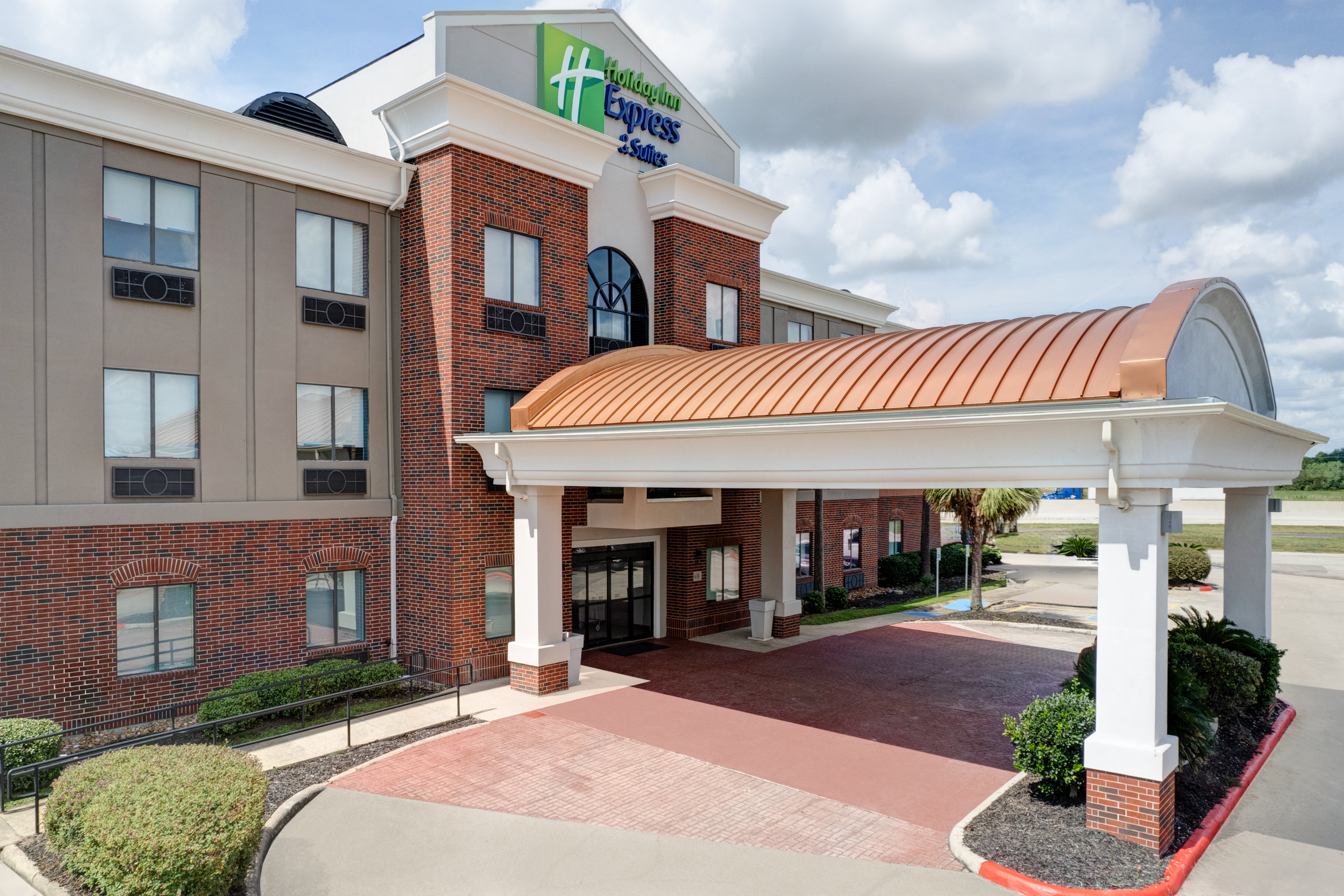 Holiday Inn Express Hotel & Suites Winnie 10/63