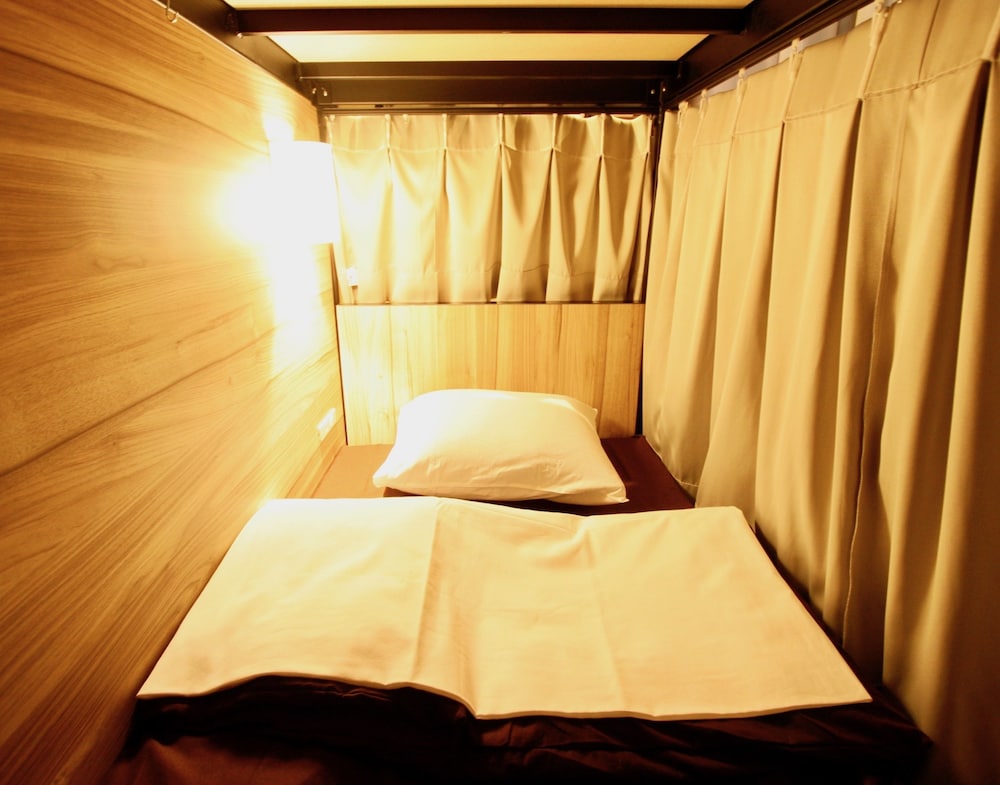 Namba Guesthouse HIVE - Hostel 24/65