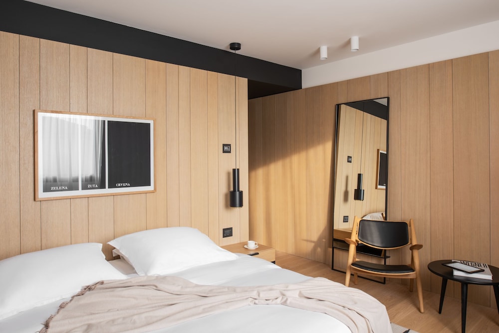 DELUXE, DOUBLE BED, PANORAMIC, CITY VIEW