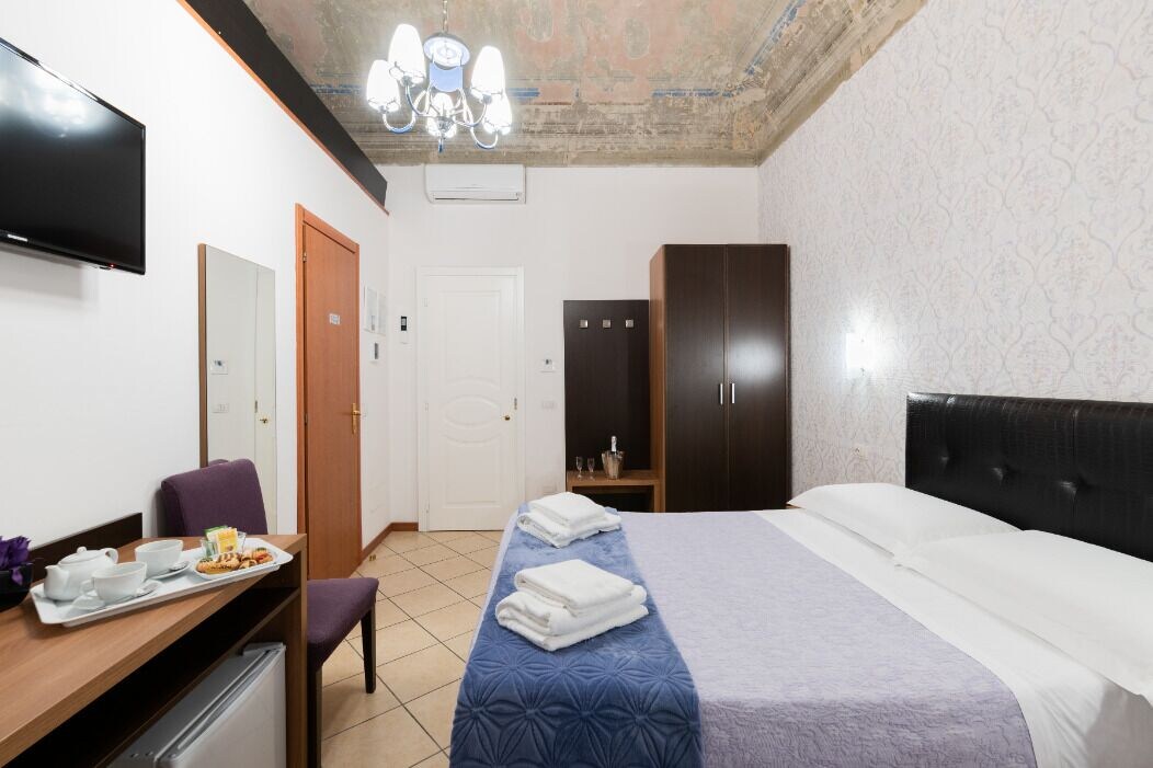 CLASSIC, DOUBLE OR TWIN BED