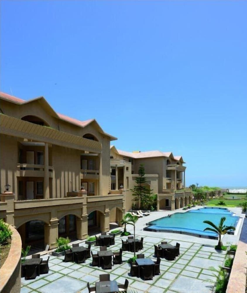 The Chariot Resort Spa 3/55