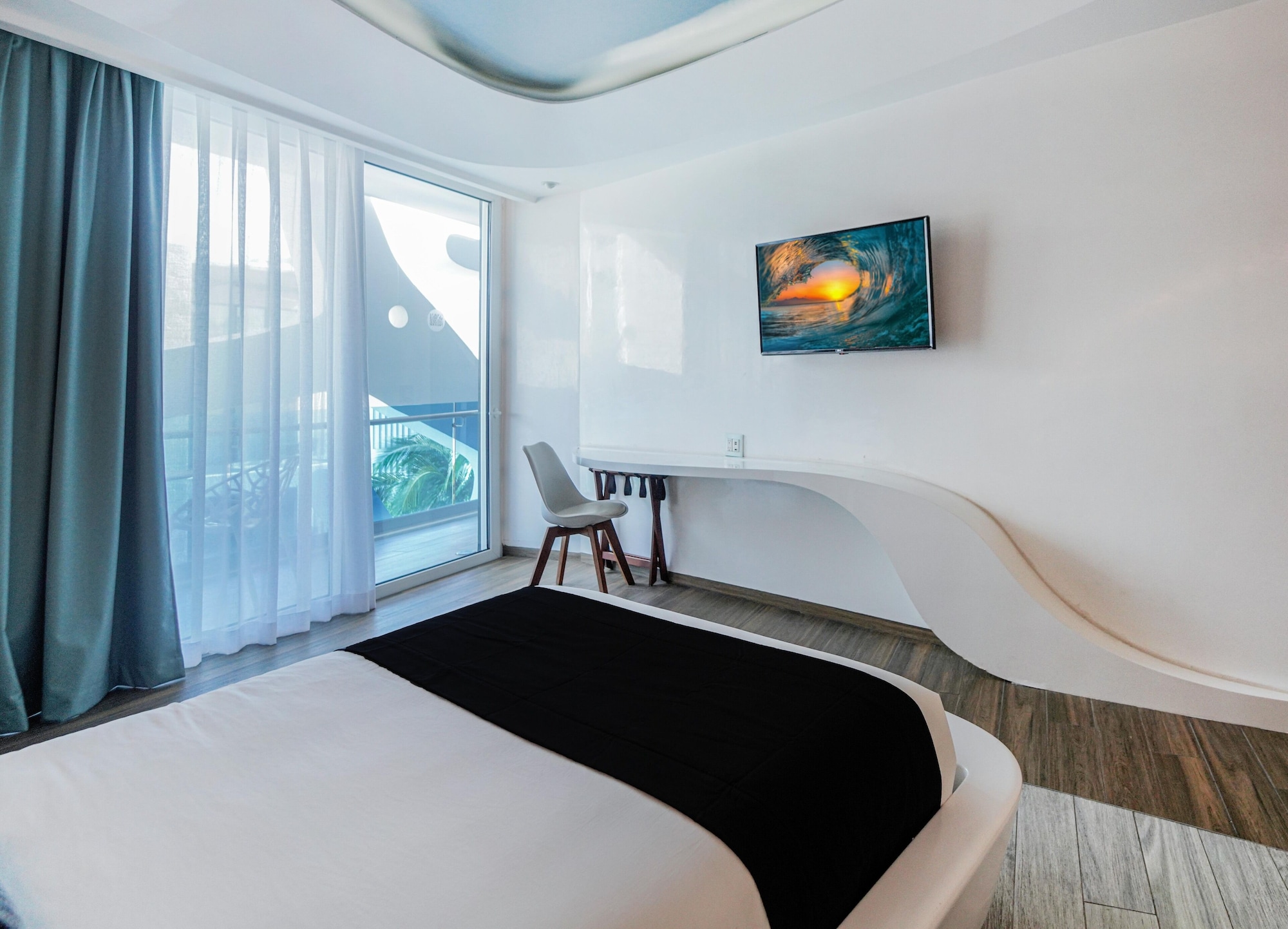 CORAL, SUITE