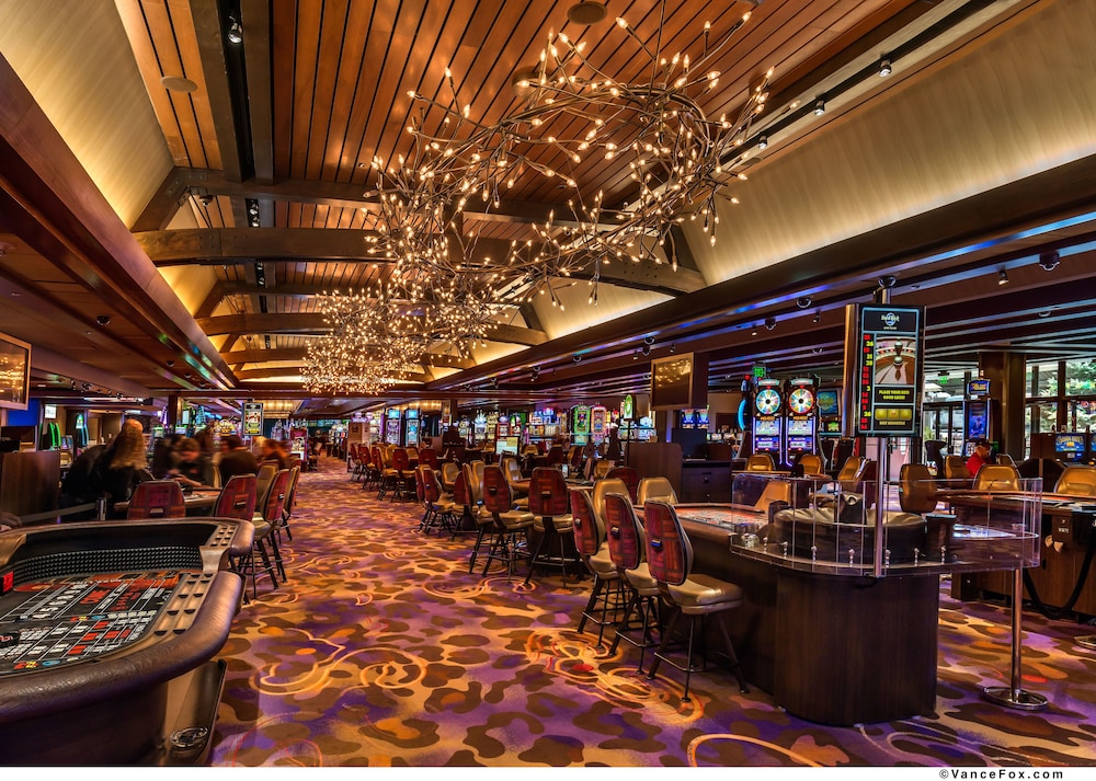 Golden Nugget Lake Tahoe Hotel & Casino 44/56
