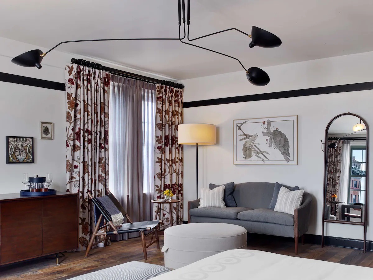 STUDIO, KING BED