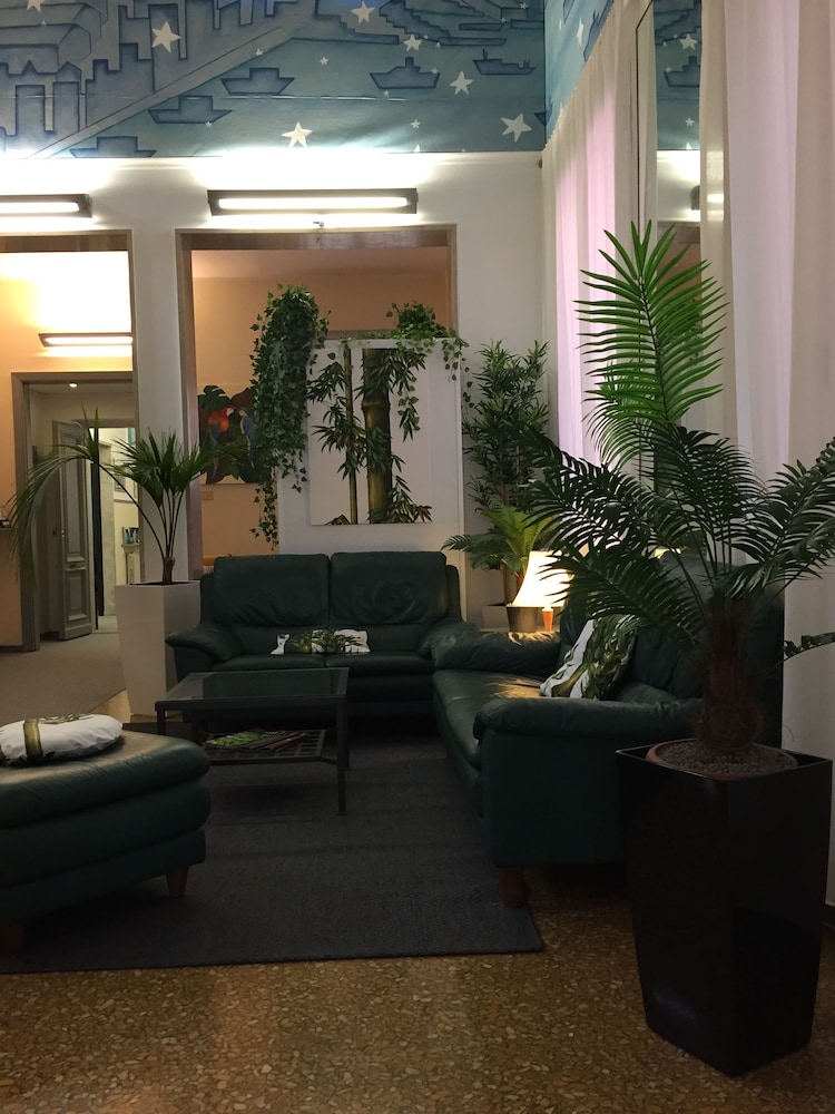 Cairoli Hotel 58/79