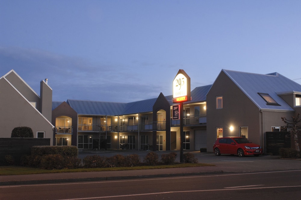 295 On Tay Motel 1/51