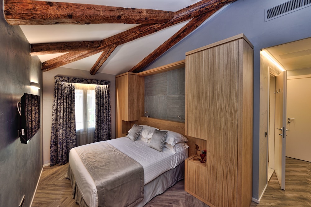 Rosa Salva Hotel 25/56