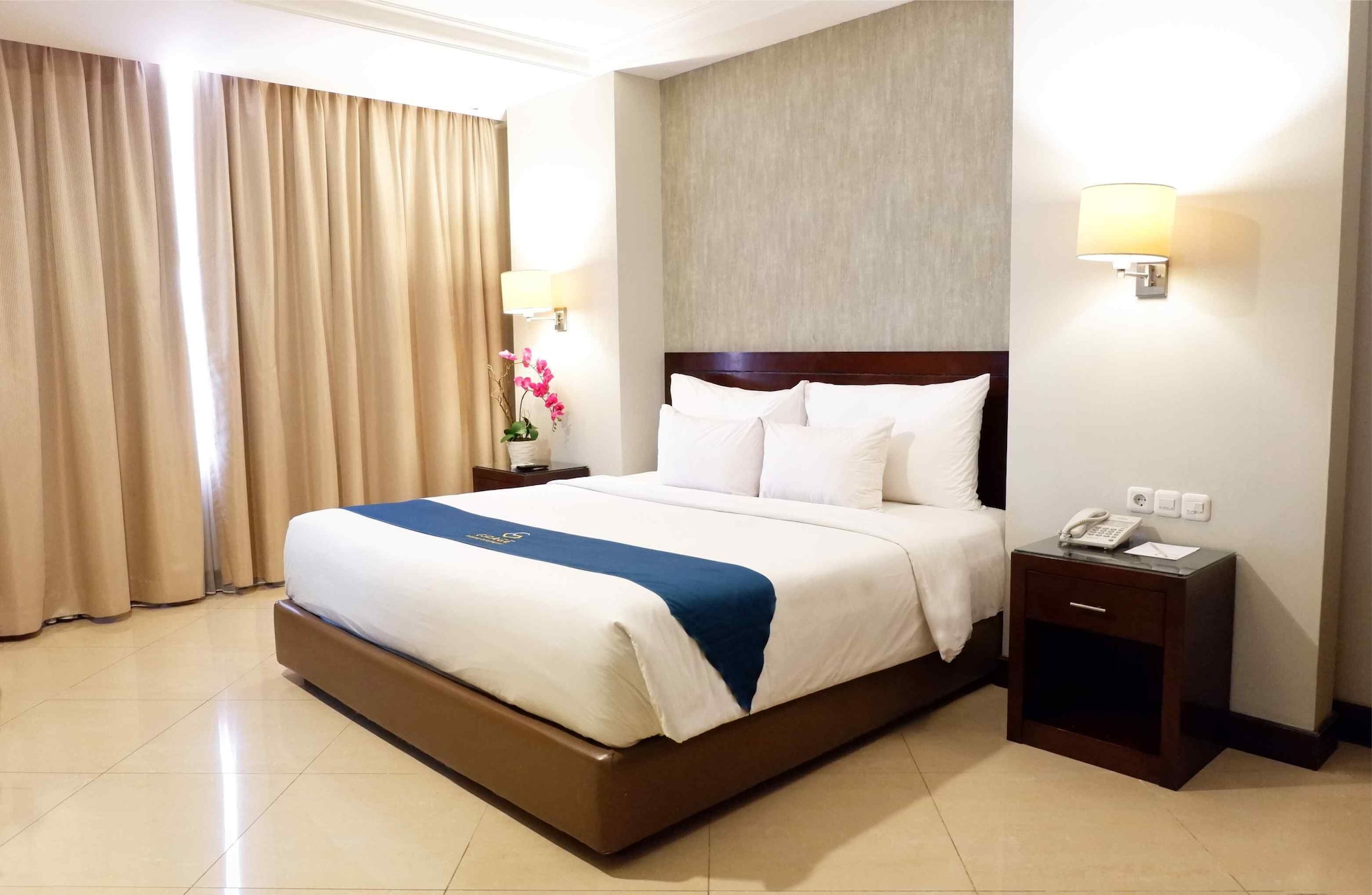 Gold, King Bed