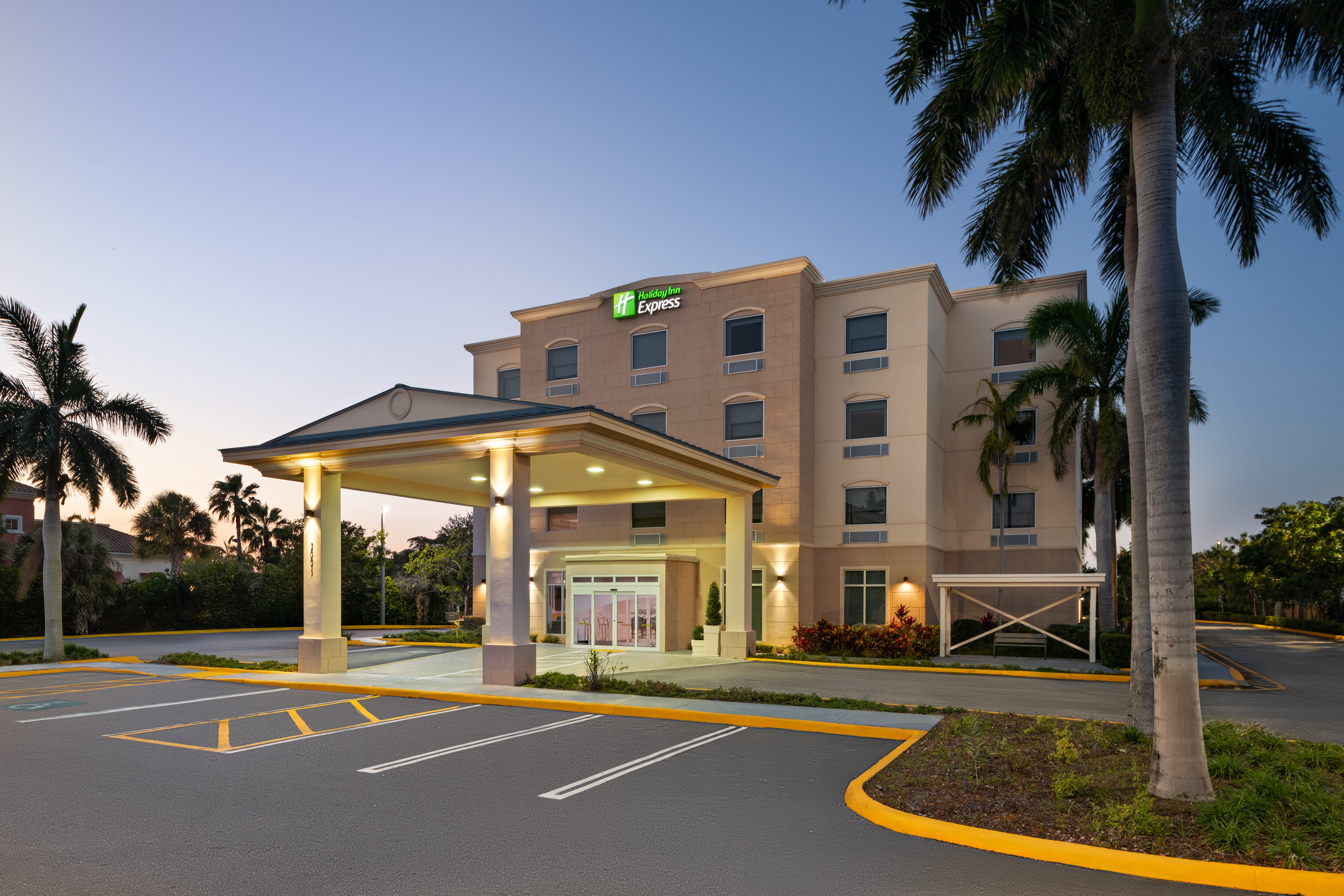 Holiday Inn Express Suites Boynton Beach West 67/71