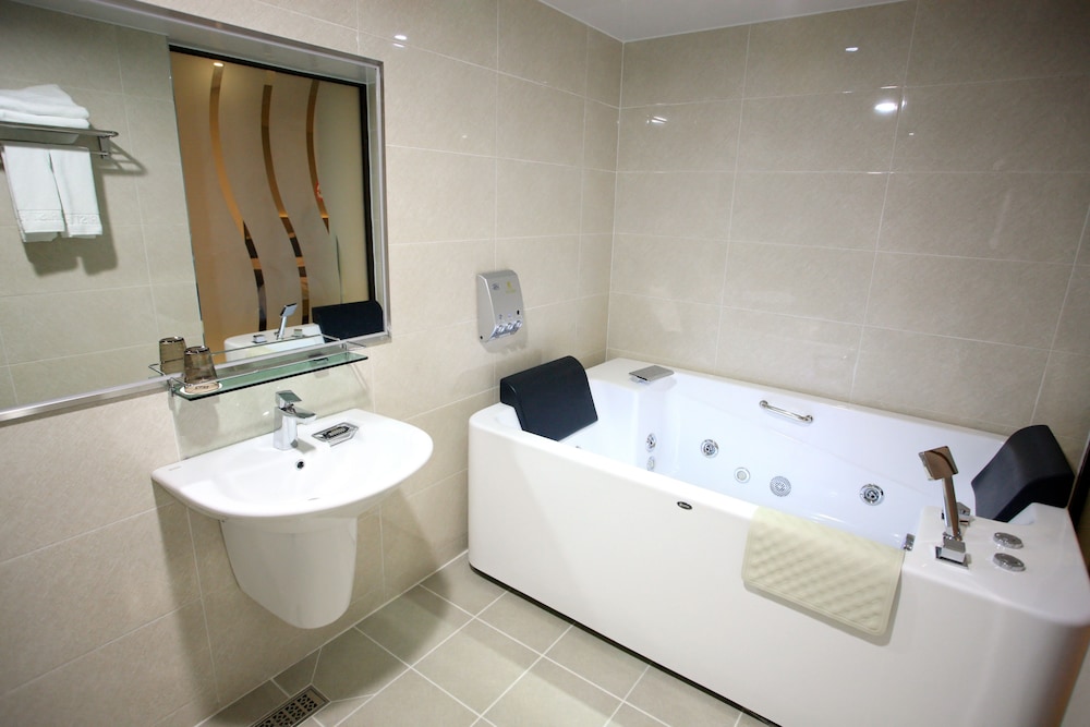 K Tourist Hotel 23/24