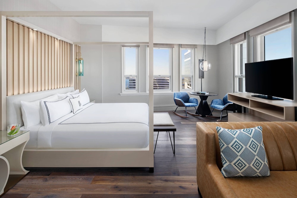 Glass Light Hotel & Gallery Autograph Collection 18/62