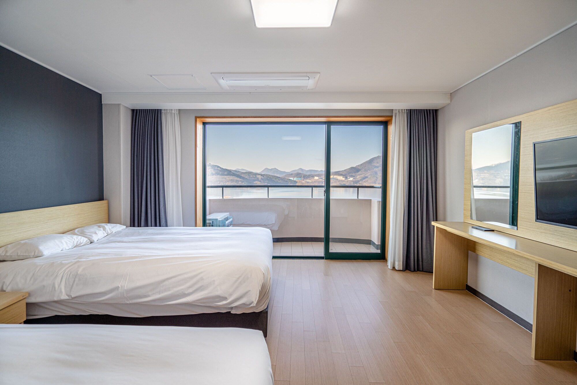 Lake, Superior, 1 Double and 1 Single Bed, Lake View