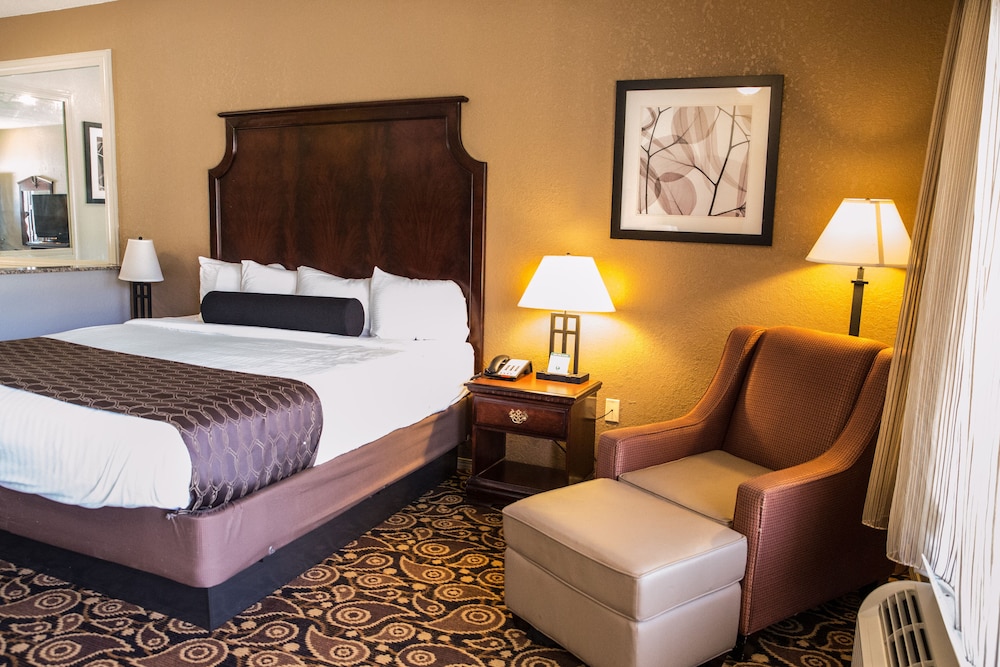 Mockingbird Inn Suites 28/49