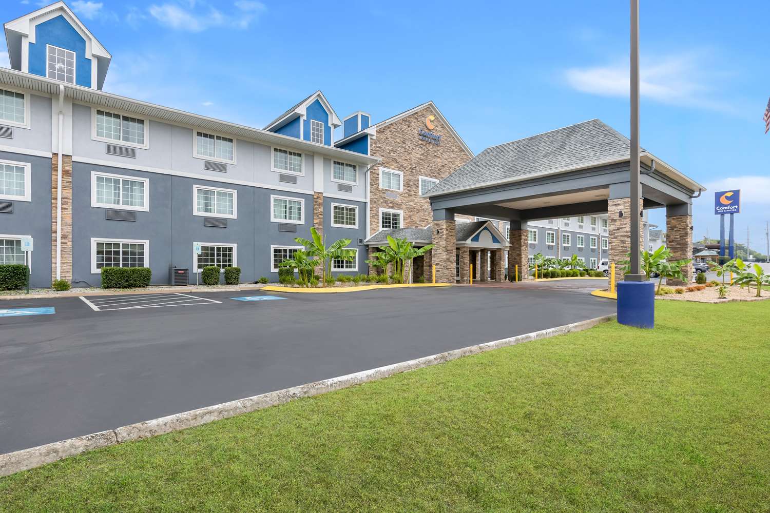 Comfort Inn & Suites Nashville Near Tanger Outlets I-24 Antioch 18/21