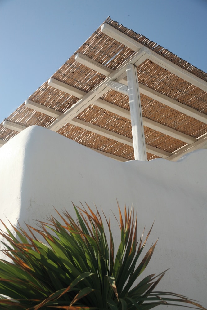 Yakinthos Residence 2/50