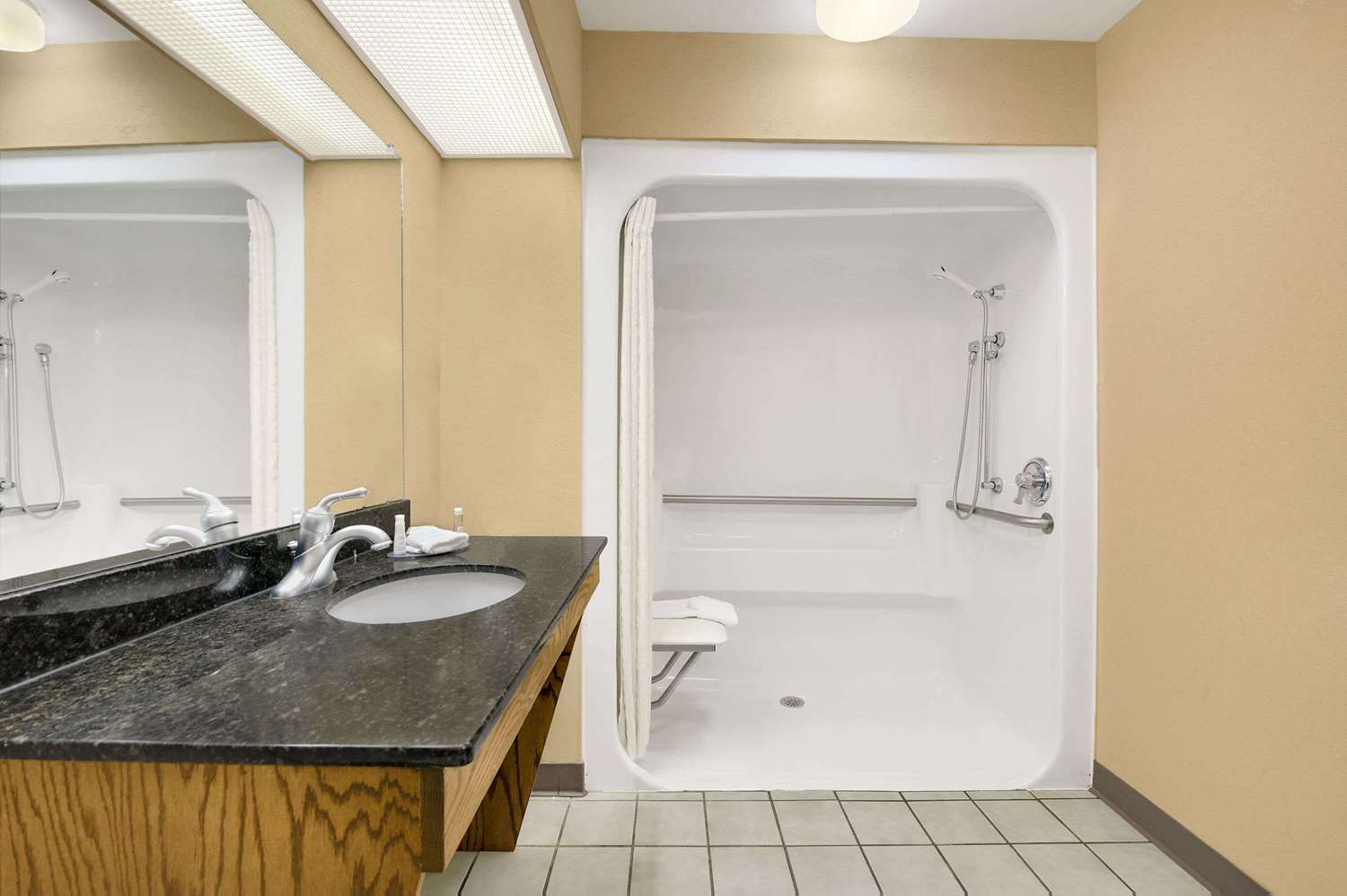 Baymont by Wyndham Warner Robins 63/63