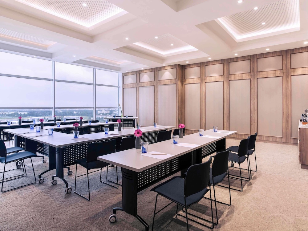 Mercure Jakarta Pantai Indah Kapuk 63/73