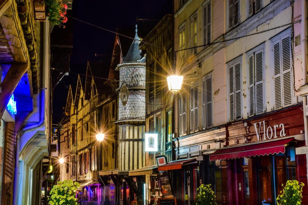 lhotel le marais romilly sur seine centre