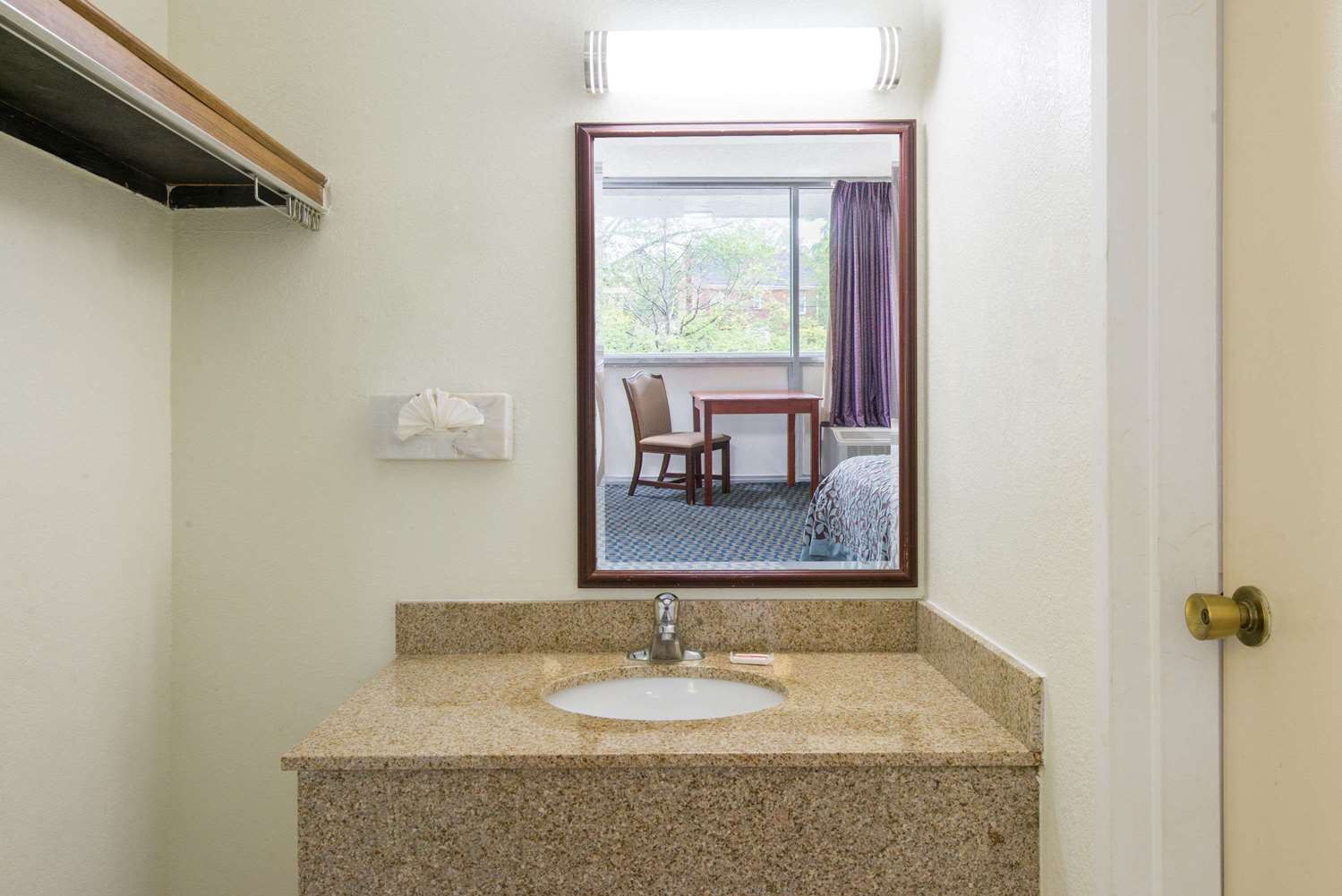 Days Inn By Wyndham Arlington Pentagon 4/6