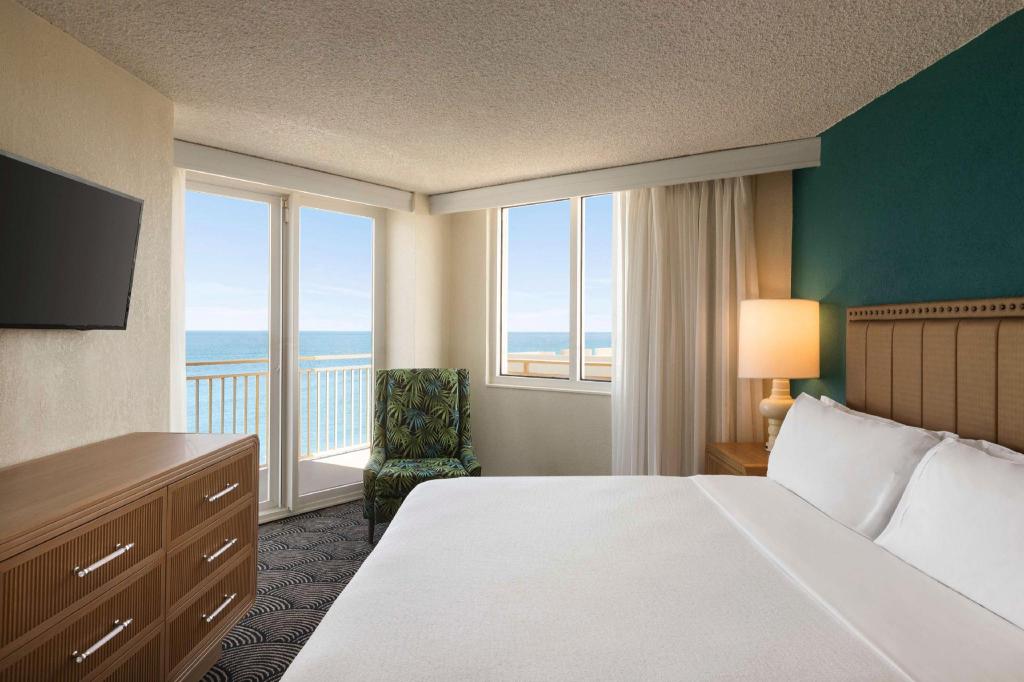 Suite, King Bed, Ocean Front, Sofa, Accessible